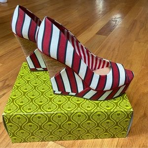 Gianni Bini red white and navy wedges